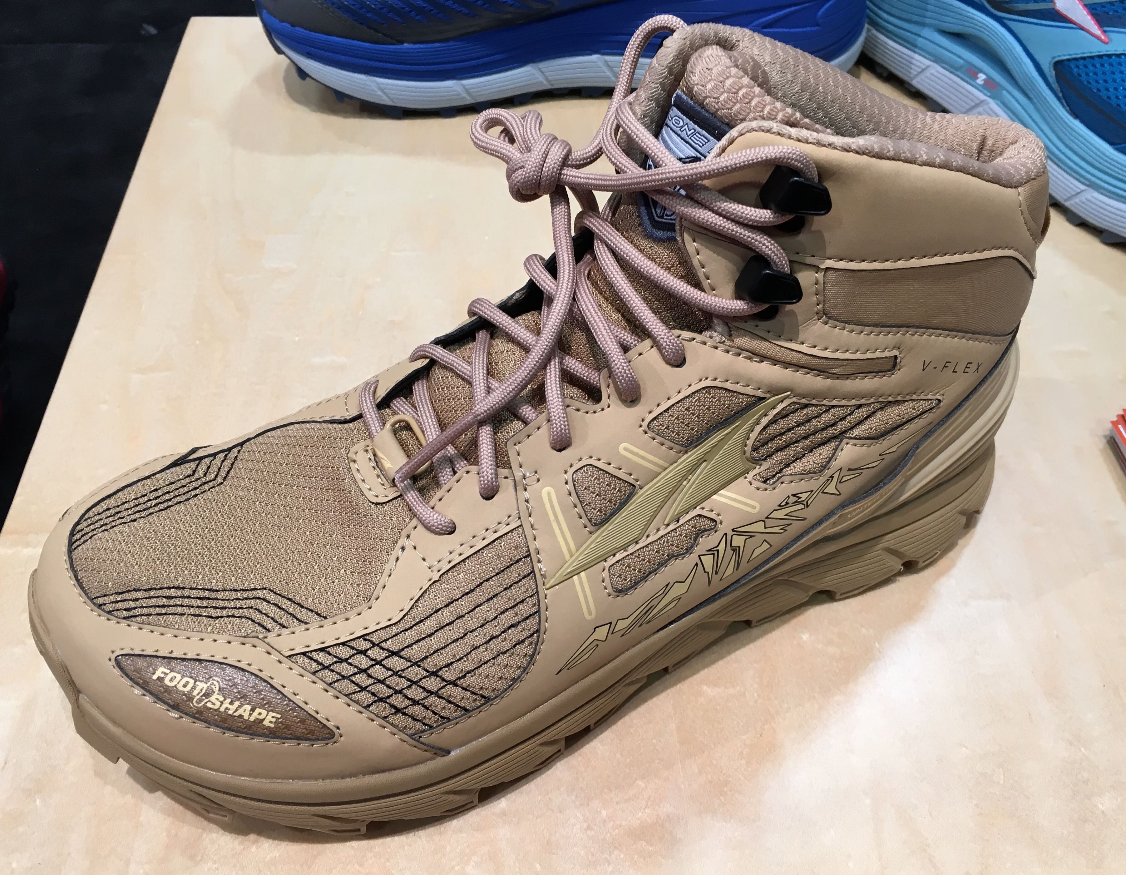 Altra Men's Lone Peak 3.5 Mid Mesh Running-Shoes