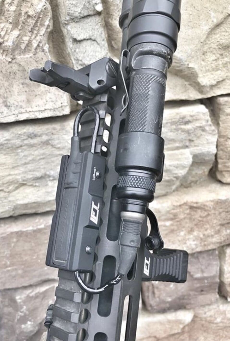 Cloud Defensive マウント W/ Surefire ST07 | hartwellspremium.com