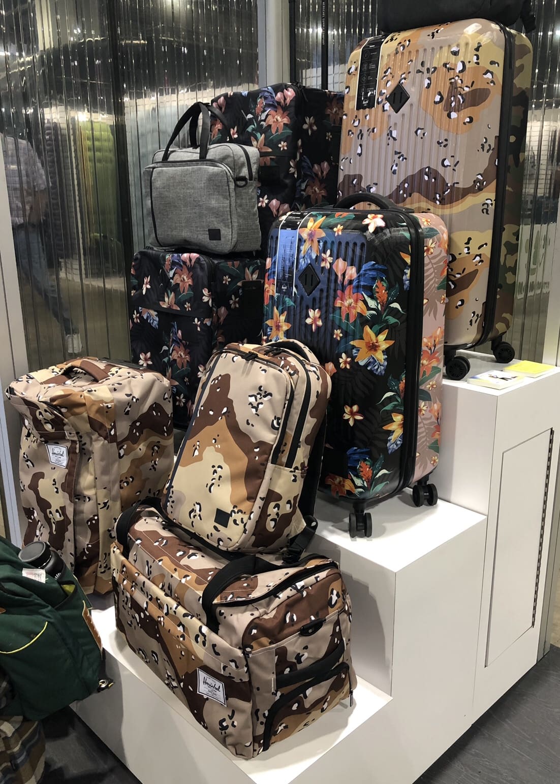 Herschel woodland 2024 camo luggage