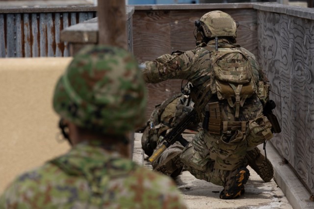 Defender Pacific 21 Special Forces Soldiers Jgsdf Conduct Bilateral Operations In Guam Soldier Systems Daily