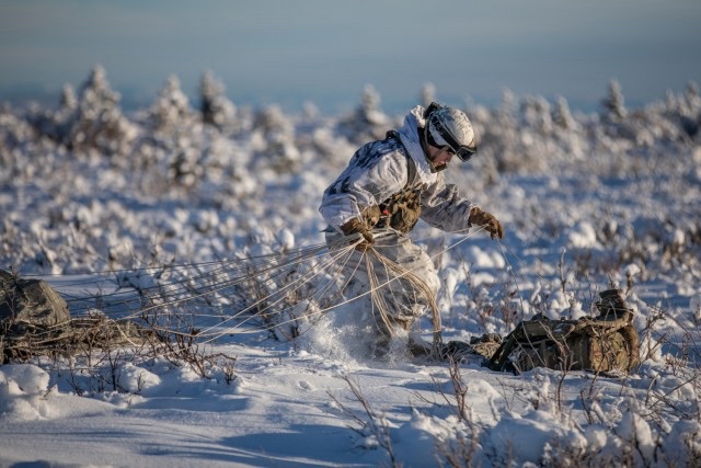 Soldiers Prepare for Combat Operations in the Arctic | Soldier Systems ...